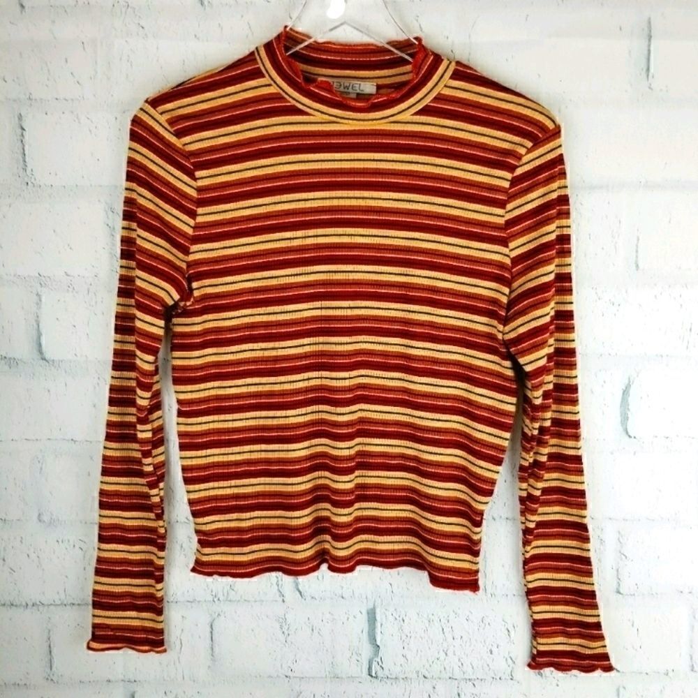 NWOT. JEWEL Long Sleeve Turtlteneck Striped Top.